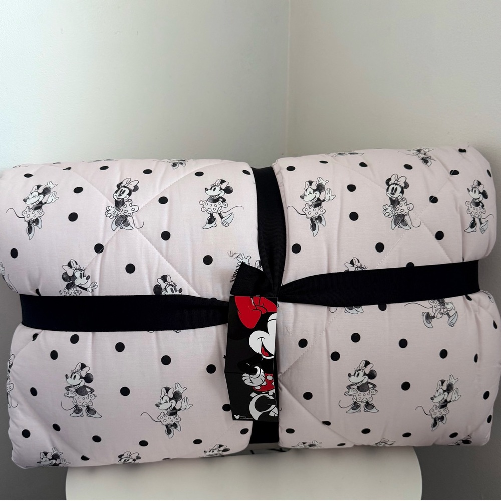 Pottery Barn Disney Minnie Mouse Twin Comforter Pink Polka Dot NWT